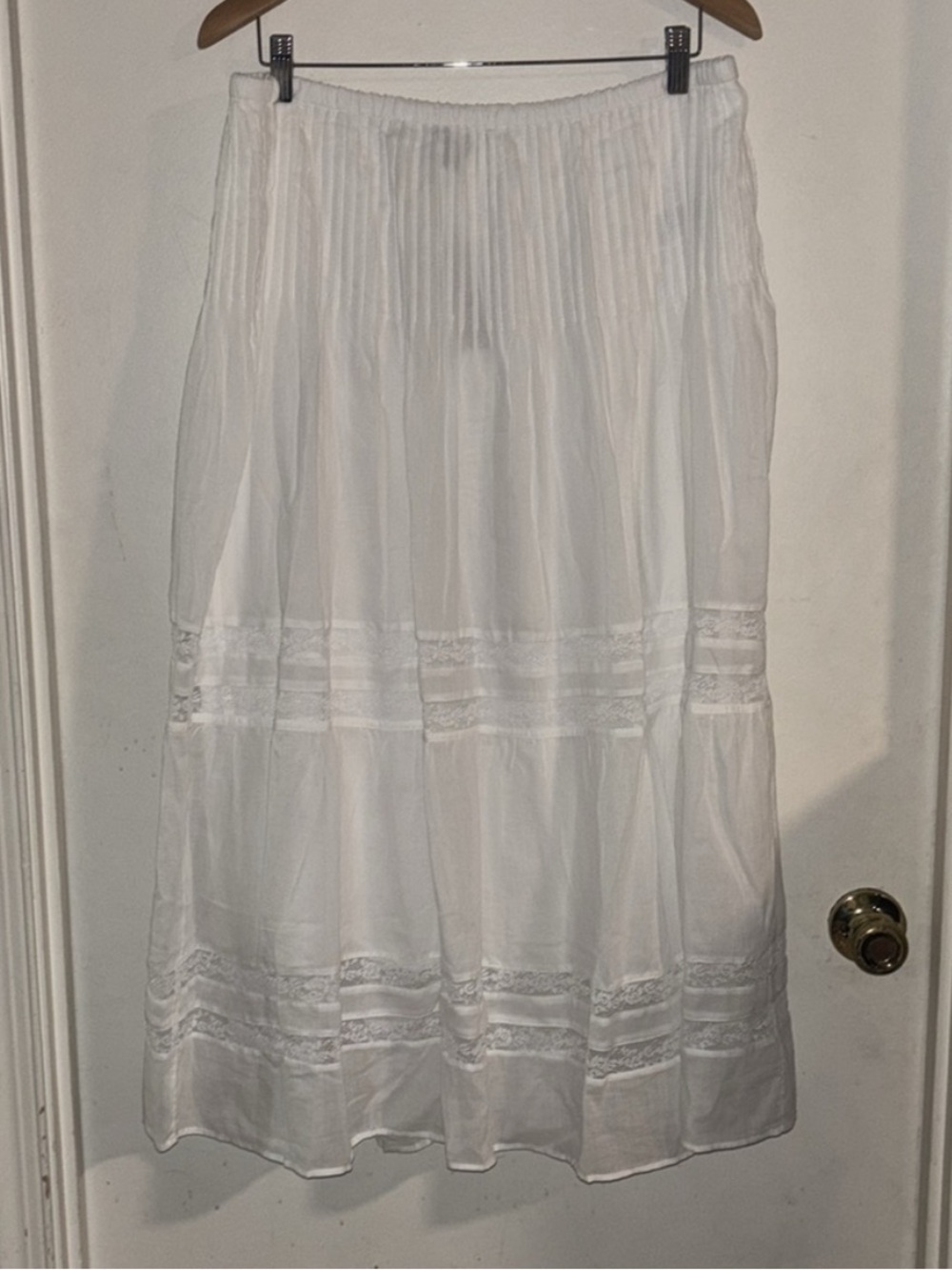 🕊️ J. Crew Lace Trim Pintuck Skirt - Picture 3 of 4